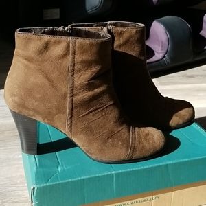 Brown Aerosoles booties